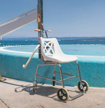 Élévateur de piscine pour PMR : ce que vous devez savoir pour bien choisir
