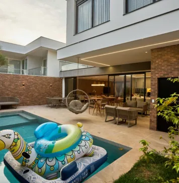 Abri de piscine sur mesure, alliez design et fonctionnalité pour votre jardin