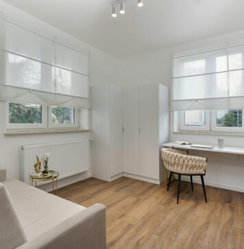 Quelle différence entre un store bateau et un store enrouleur ?