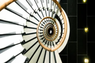 Comment peindre une cage d'escalier en toute sécurité ?
