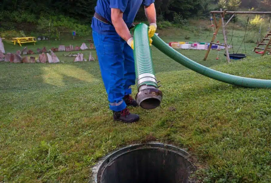 déboucher une fosse septique