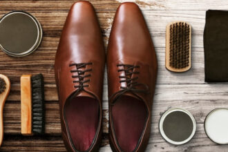Cirage pour chaussures : trouver la bonne fréquence d’application pour un entretien optimal !