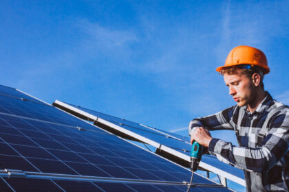 Installer des panneaux solaires sur sa maison dans le Var : les étapes clés à connaître