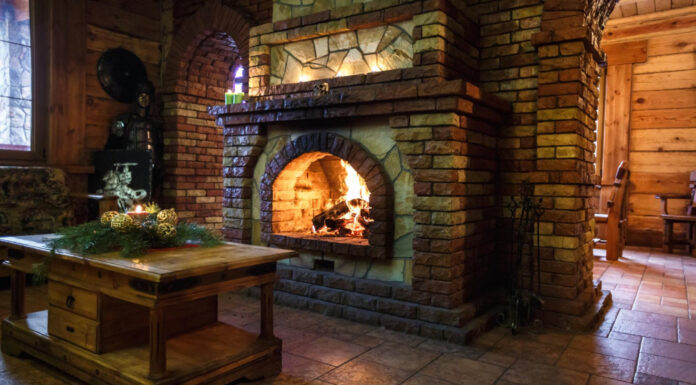 La cheminée ancienne en briques : charme et authenticité au cœur de votre intérieur