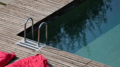 Pourquoi faire installer un piscine en bois ?