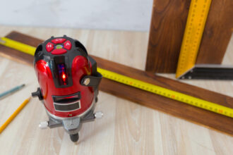 Qu'est-ce qu'un niveau laser multiligne et comment fonctionne-t-il ?